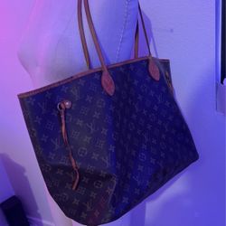 Vintage Louis Vuitton bag One Of The Leather Handles Is Really Really Fragile