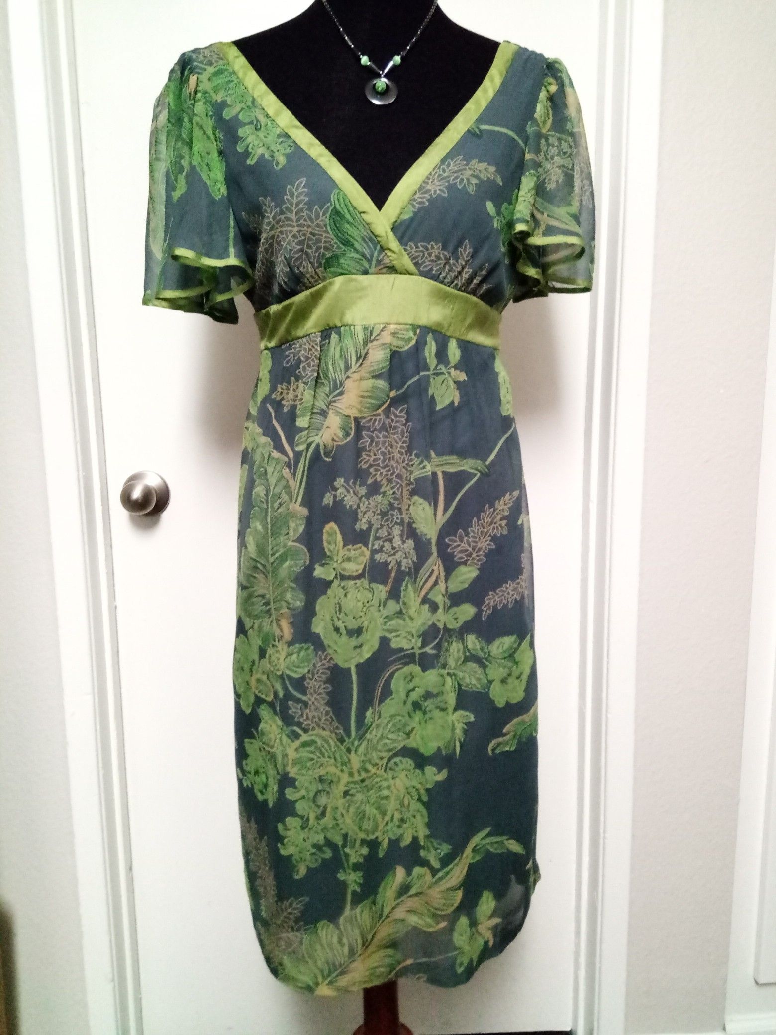Silk Green Floral Short Sleeve Dress with Sash sz 8 JONATHAN MARTIN