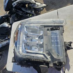 Gmc Sierra  2500 Diesel  Right Headlight Xenon 19 To 23