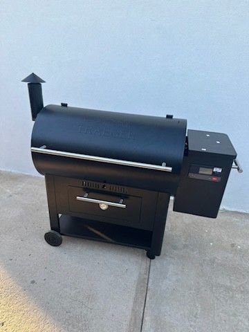 Century 885 Smoker Traeger Slightly Used