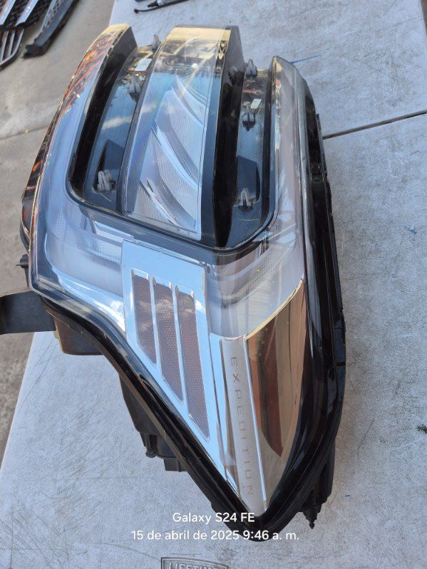 Ford Expedition Left Headlight Oem