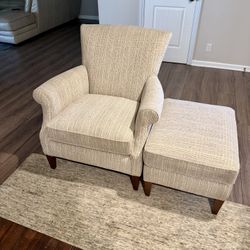 Elegant Accent Chair with Ottoman – Like New ✨