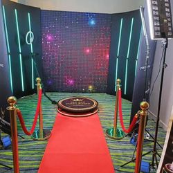 Gold Stanchion Set Of 4 For Sale