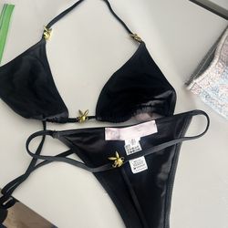 8 Bikinis 