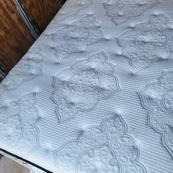 Queen Bed Boxspring 