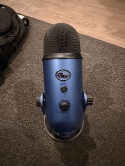 blue yeti microphone (good condition like new)