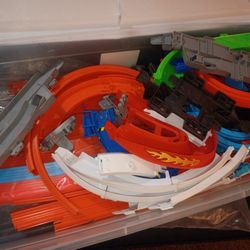 Hotwheels Tracks And Loops Assortment 