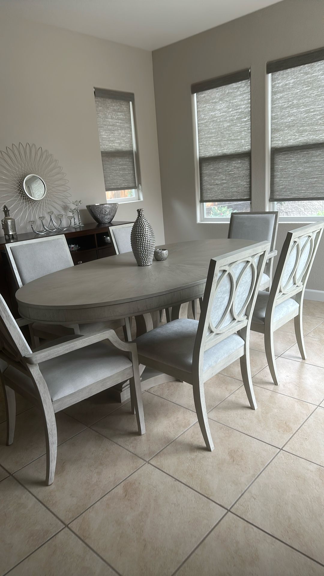 Beautiful Rarely Used classy  Dining Room Table And Chairs