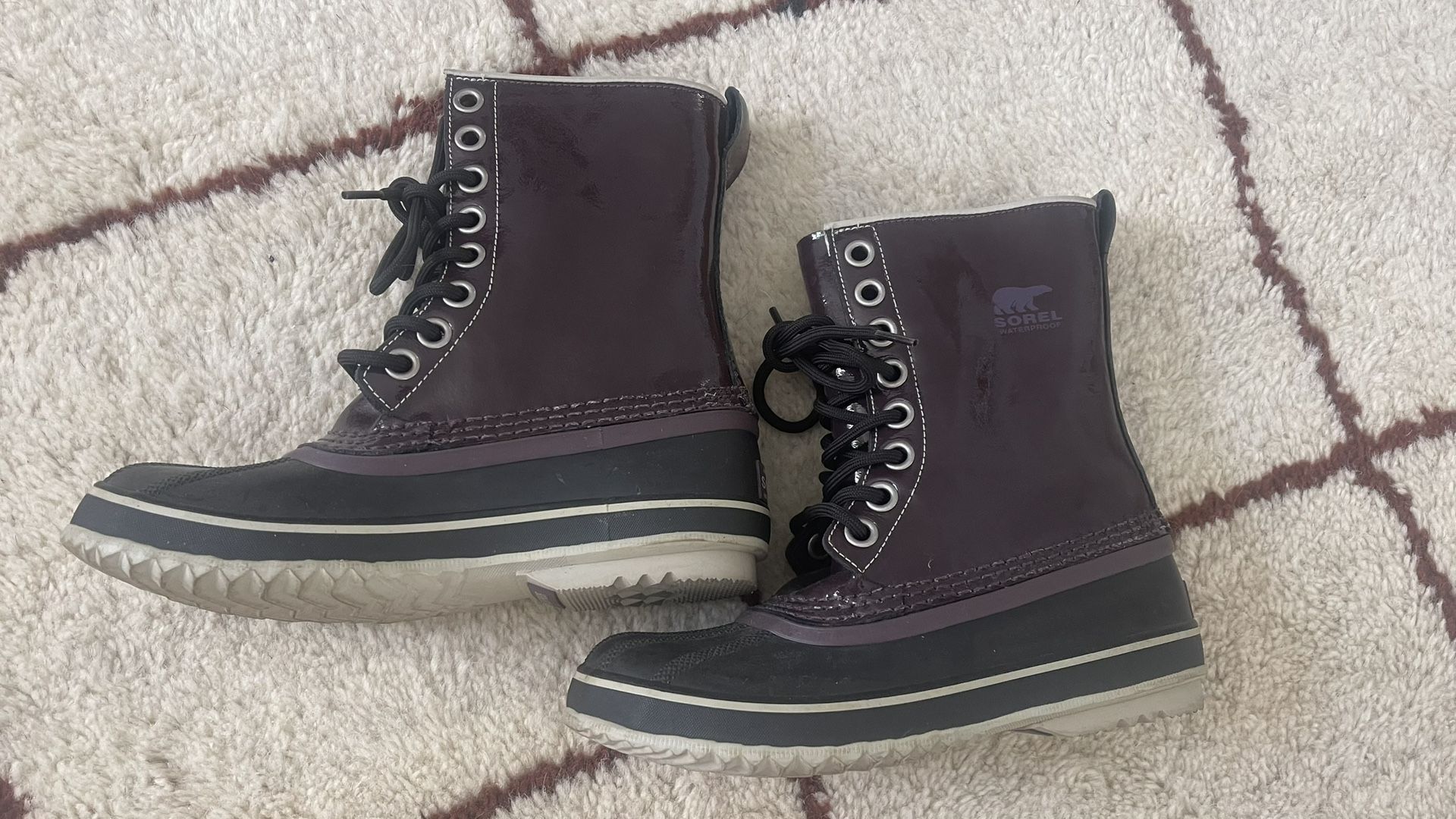 Sorel Size 6 Dahlia NL 1559-207 Purple Patent Leather Waterproof Duck Rain Boots