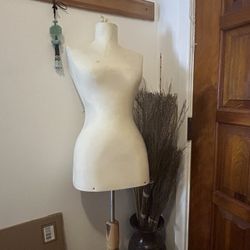 Mannequin - Make an Offer - It’s available! 