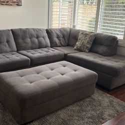 Modern Sectional Couch for Sale – Great Condition!