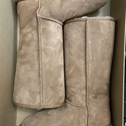 UGGs Women’s Size 8