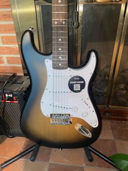 Fender Stratocaster Electric Guitar Sunburst