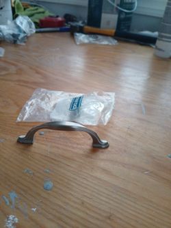 Cabinet pull