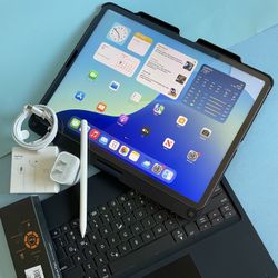 Apple IPad Pro 12.9” 4th Generation (2020 Model/ Face ID/Liquid Retina) 256GB with pen, keyboard & Accessories 