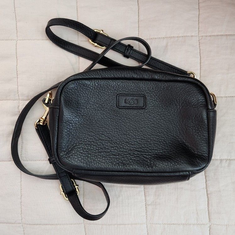 UGG Black Crossbody Bag with Timeless Elegance