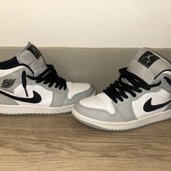Jordan 1 Mid Light Smoke Grey 