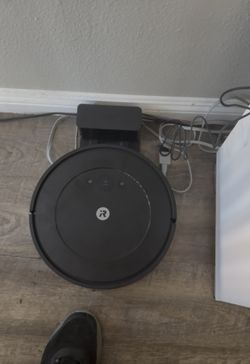 Roomba y11010 Vacuum And Mop