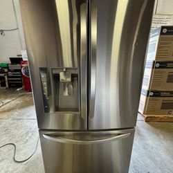 SUPER CAPACITY 3 DOOR FRENCH DOOR REFRIGERATOR WITH SMART COOLING PLUS TECHNOLOGY 