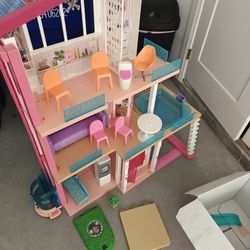 Free Used Barbie House With A Few Accessories - Has Cracks And Broken Pieces - First Come First Served