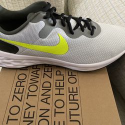 Nike Revolution 6 NN