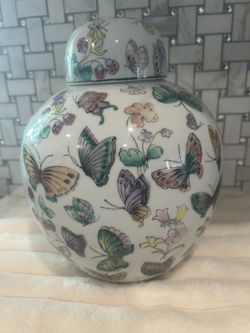 Chinoiserie. Butterfly, Strawberry Floral Ginger Jar