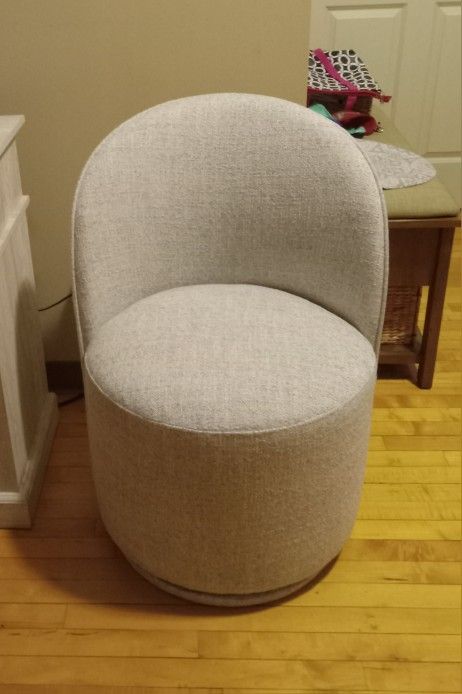 2 Swivel Chairs