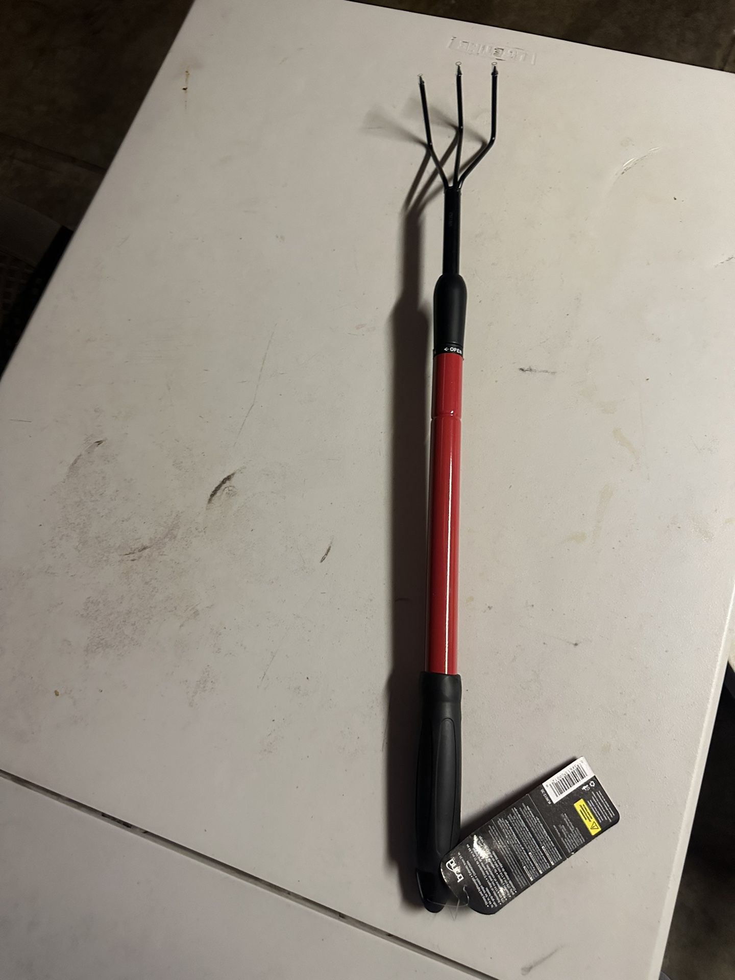 Cultivater with Telescopic Handle & Non-Slip Grip, Red