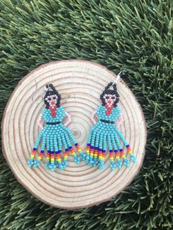 Muñequita earrings. Huichol art jewelry, Joyeria en arte Huichol