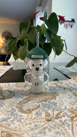 New  Starbucks 2025 Green hat glass bear cup tumbler