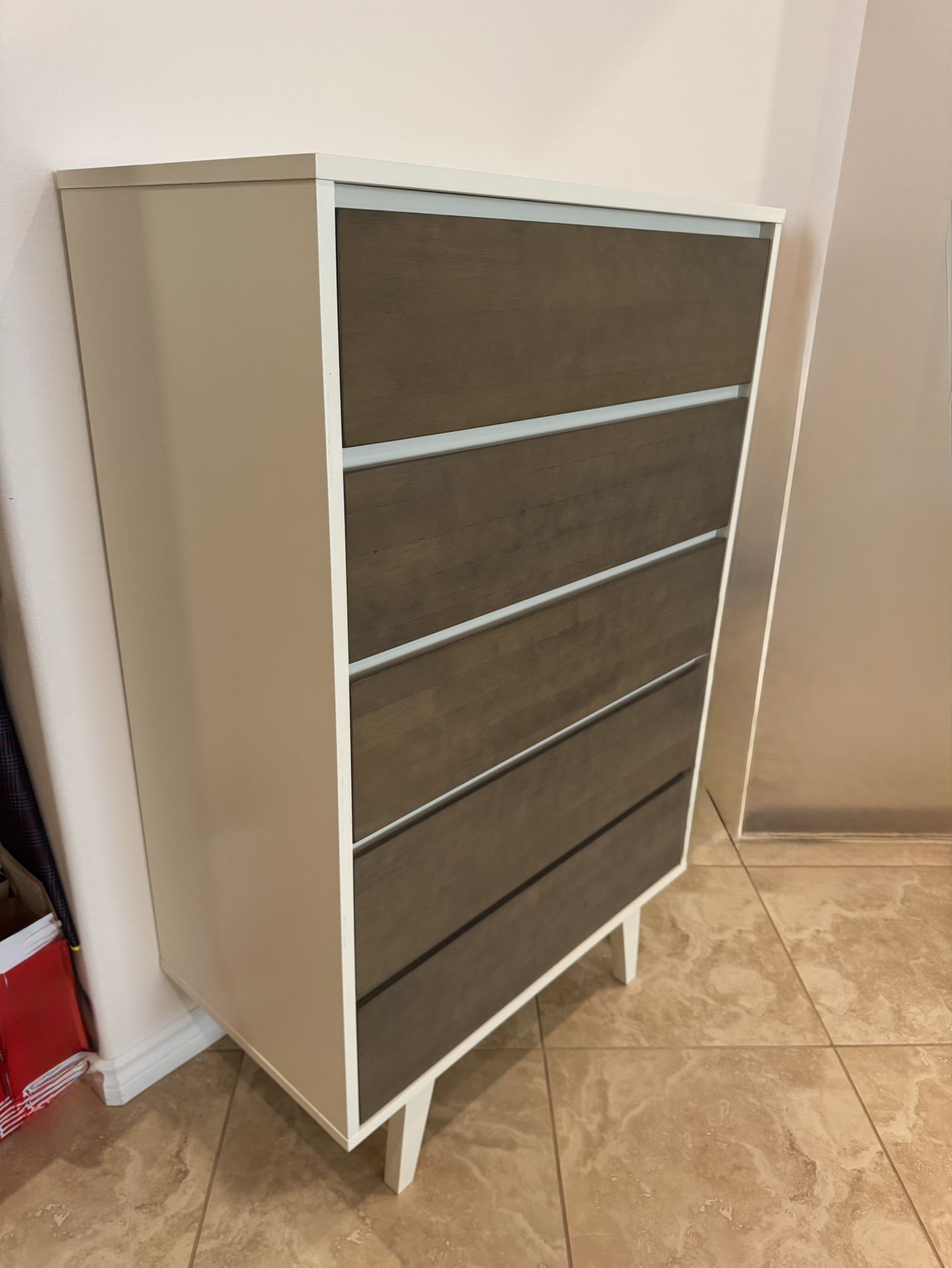 Carson Carrington Madrid Light Charcoal 5-drawer Chest