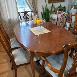 VINTAGE/ANTIQUE ✨️French Provincial Dining Table 