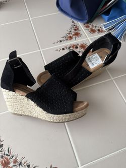 Minnetonka Black Bell Wedges 8