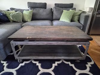 Lift top coffee table