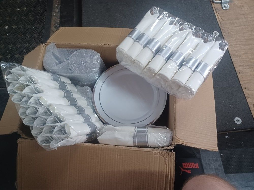 50 person plastic dinnerware set