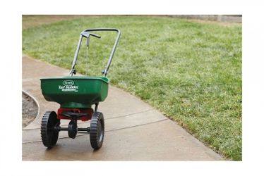 Scotts Turf Builder EdgeGuard Mini Broadcast Spreader