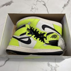Air Jordan 1 Retro High Top OG Visionaire Volt