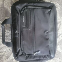 Brenthaven Elliot Deluxe
Highlights

Store and Protect MacBooks up to 15.4"

