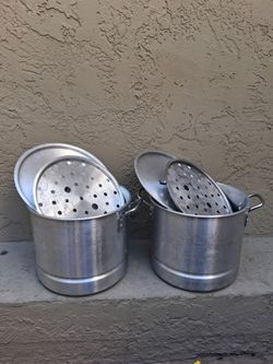 2 stainless steel pots