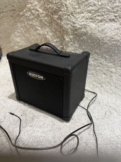 Kustom KBA10 10-Watt Bass Amp with 8" Speaker