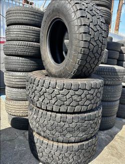 285-75R18 LT marca Toyo All Terrain tires excelente condición de vida 80%