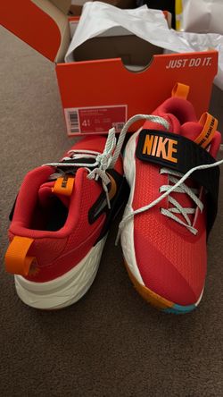 Nike Team Hustle D 12 GS Basketball Shoes – Size 4.5Y