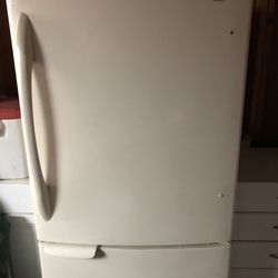 Kenmore Refrigerator / Freezer (white)