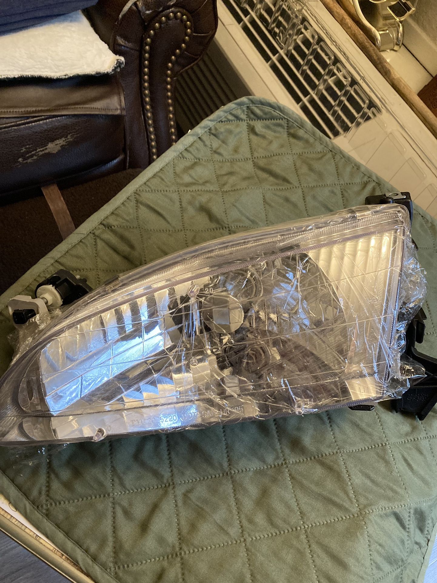 Headlight Drivers side ‘98 Toyota Corolla CE