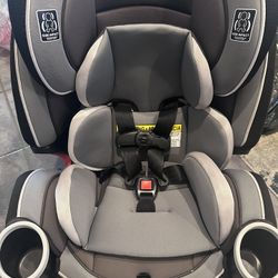 Graco 4ever Car seat 