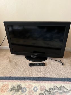 32 inch Panasonic TV with remote