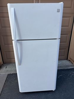 Kenmore Top-Freezer Refrigerator White $220 free delivery