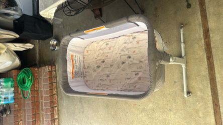 Baby bedside bassinet