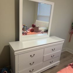Dresser W Mirror