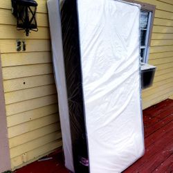 NEW TWIN MATTRESS. Bed frame is not available. Take it home the same day 👍
